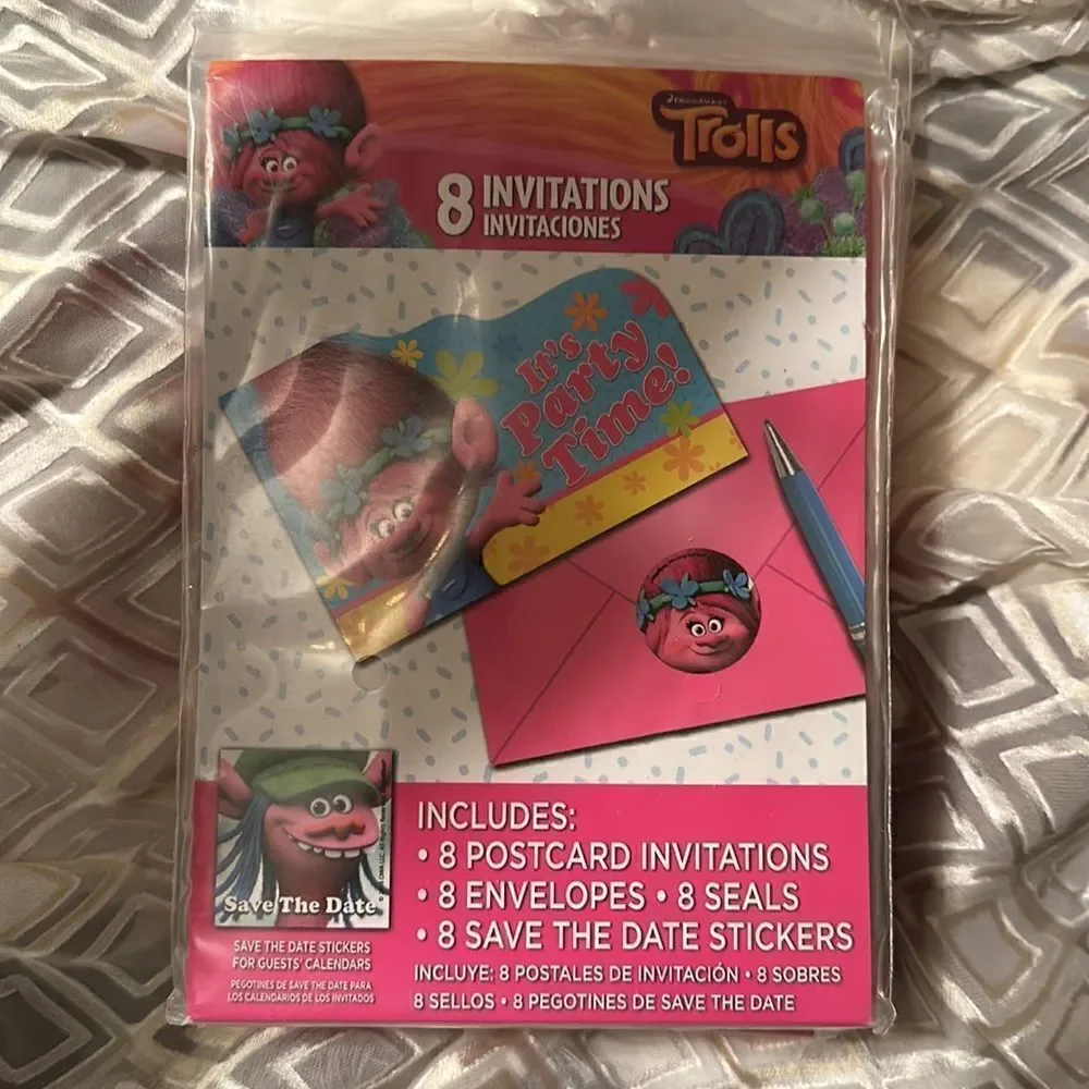 Trolls Pack of 8 Party Invitations with Envelopes